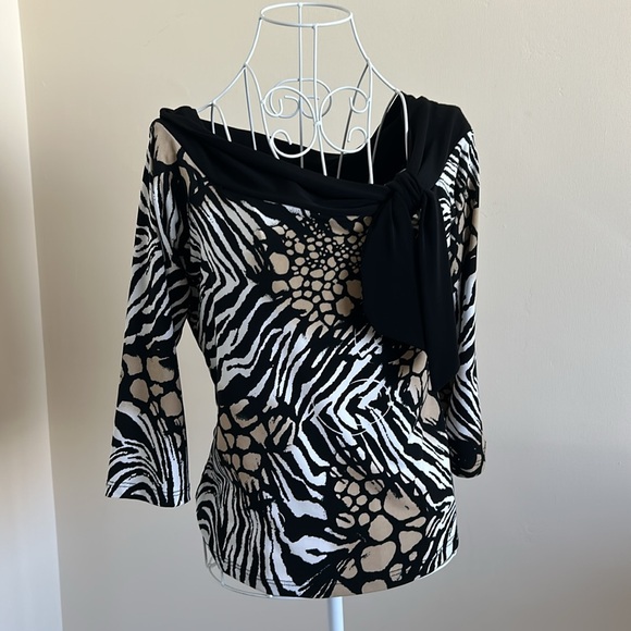 SIZE M / Boat neck / off the shoulder / top - Picture 1 of 10